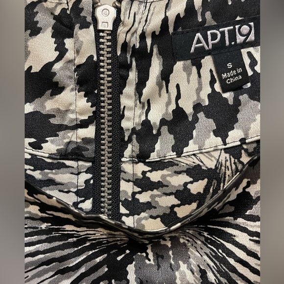 🔥🖤Apt 9 size S soft dress with flattering and fun pattern. Feels like silk! - Picture 4 of 5